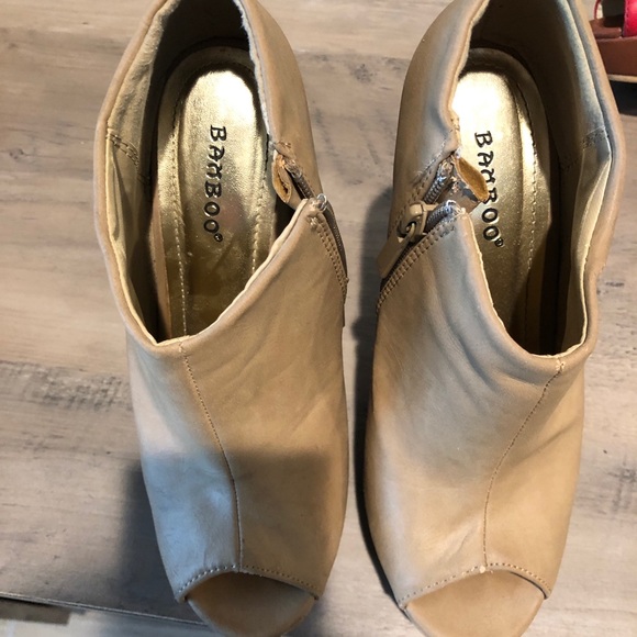 SOLD! Bamboo Tan Zip Up Wedges - Picture 4 of 4